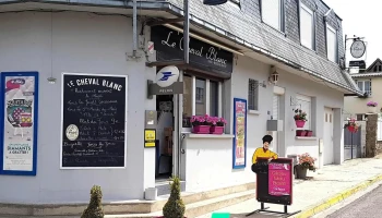 Restaurant Le Cheval Blanc, Bistrot de Pays - 80260 Naours