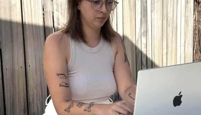 Chloé Blanes - Community Manager - France