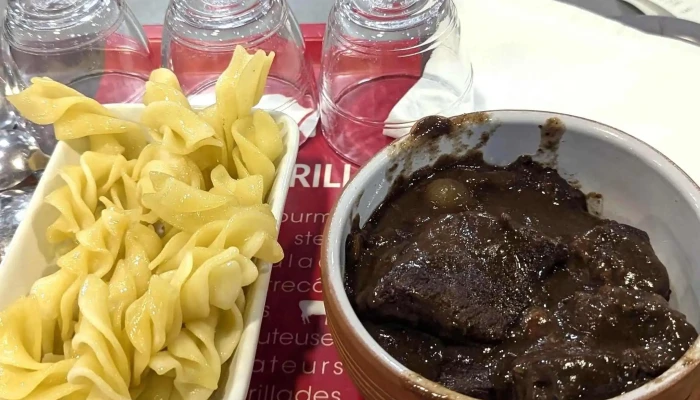 Les Tables Lunch Grill -  Pres De Moi - Fresnes-en-tardenois