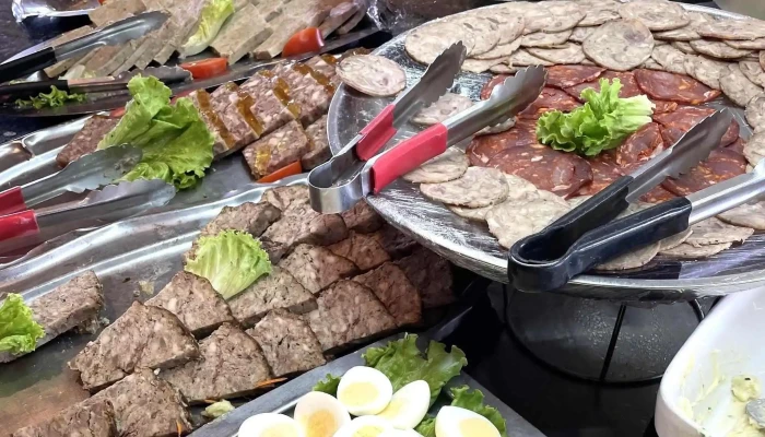 Restaurant Les Pyramides -  Zone - La Crèche